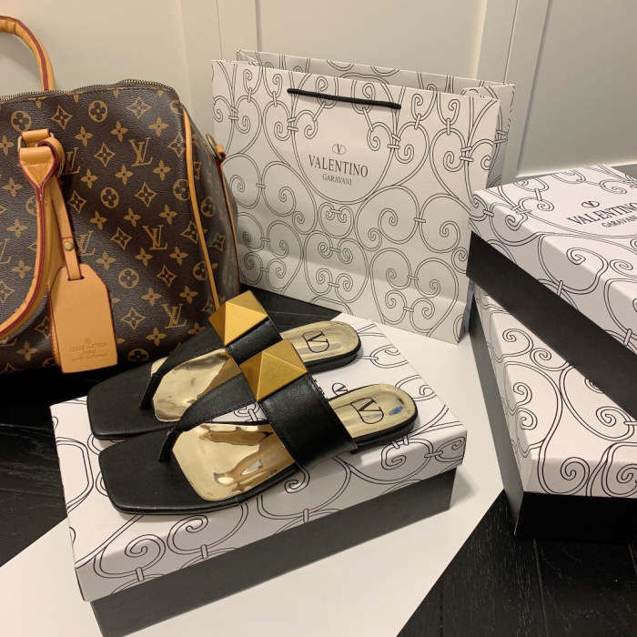 Flat leather sandals slippers , size 35-40 ,with box, SS50-967-972