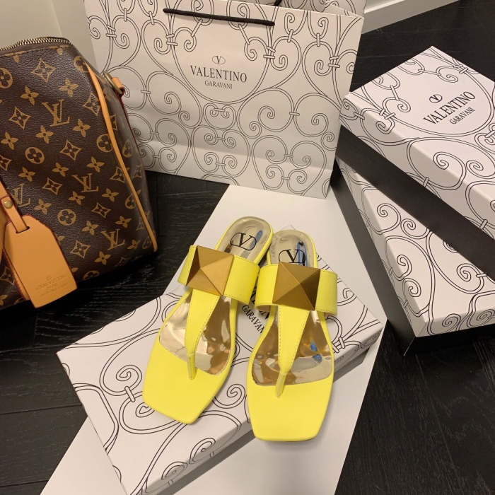 Flat leather sandals slippers , size 35-40 ,with box, SS50-967-972