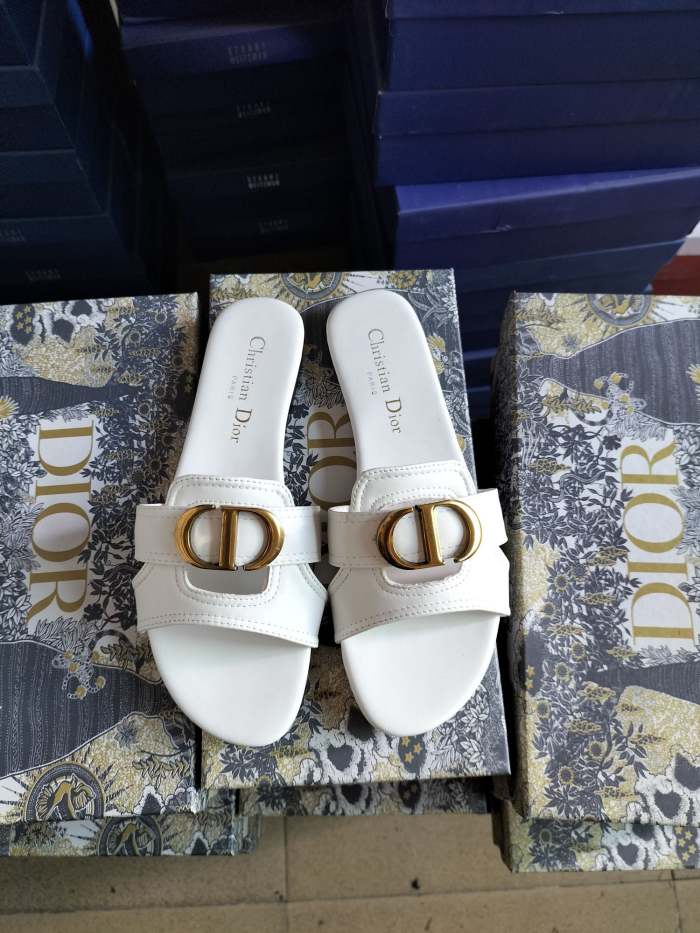 Flat leather sandals slippers , size 34-42 ,with box, SS50-945-952