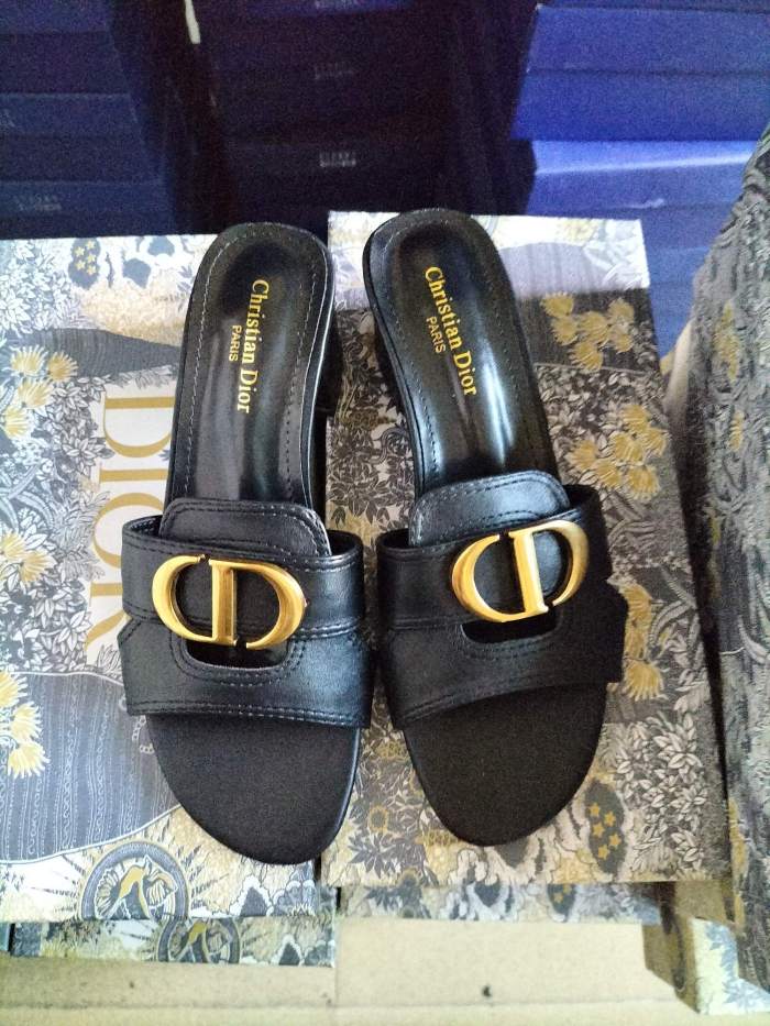 Flat leather sandals slippers , size 34-42 ,with box, SS50-945-952
