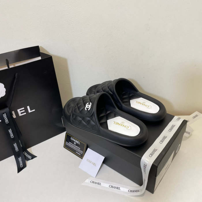 Flat leather sandals slippers , size 35-40 ,with box, SS50-953-956