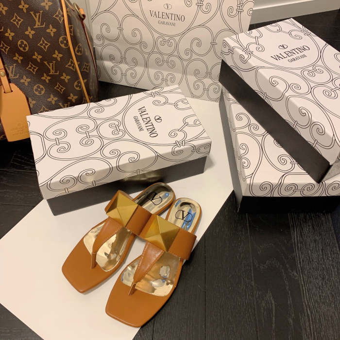 Flat leather sandals slippers , size 35-40 ,with box, SS50-967-972