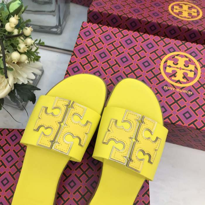 Flat leather sandals slippers , size 34-40 ,with box, SS50-957