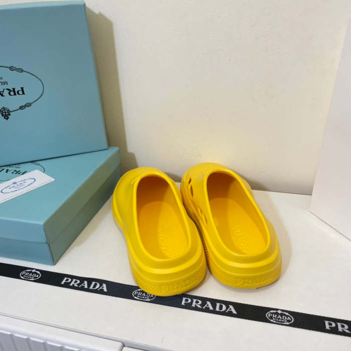 Flat sandals slippers , size 35-40 ,with box, SS50-1004-1006