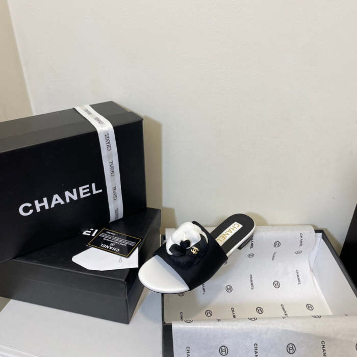 Flat leather sandals slippers , size 35-41 ,with box, SS50-998-1003
