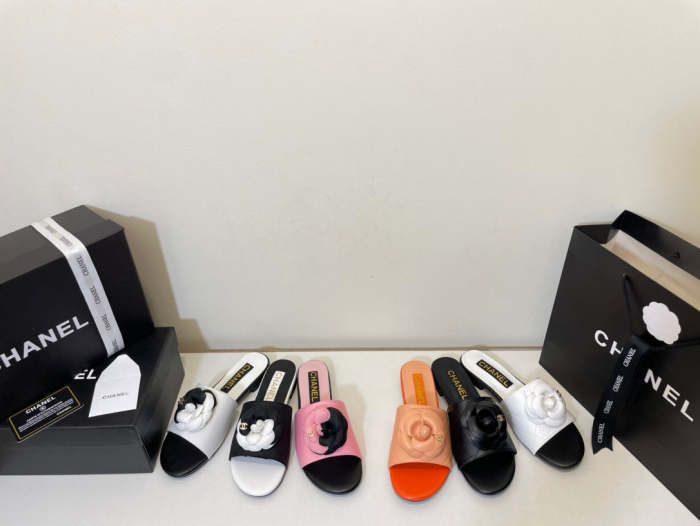 Flat leather sandals slippers , size 35-41 ,with box, SS50-998-1003