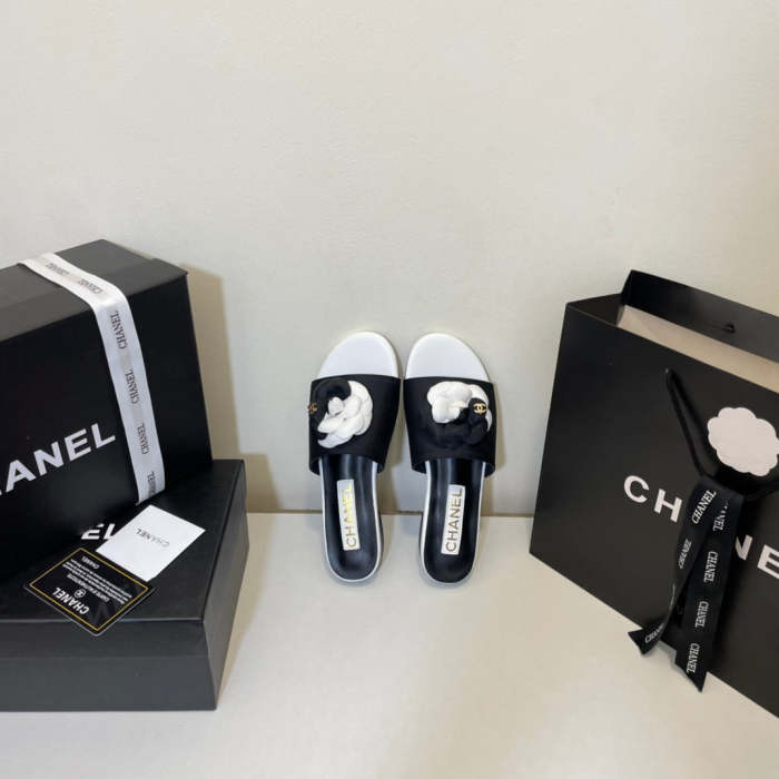 Flat leather sandals slippers , size 35-41 ,with box, SS50-998-1003