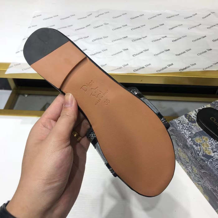 Flat leather sandals slippers , size 34-42 ,with box, SS60-1536-1540