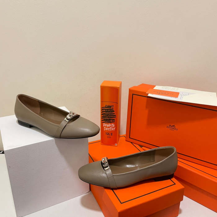 Women flat shoes ,size 35-40 ,with box, SS60-1570-1573