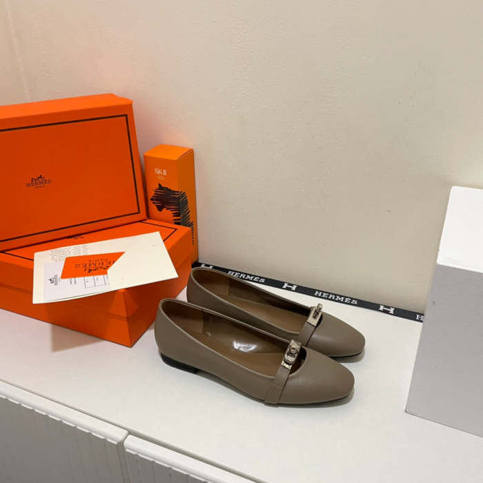 Women flat shoes ,size 35-40 ,with box, SS60-1570-1573