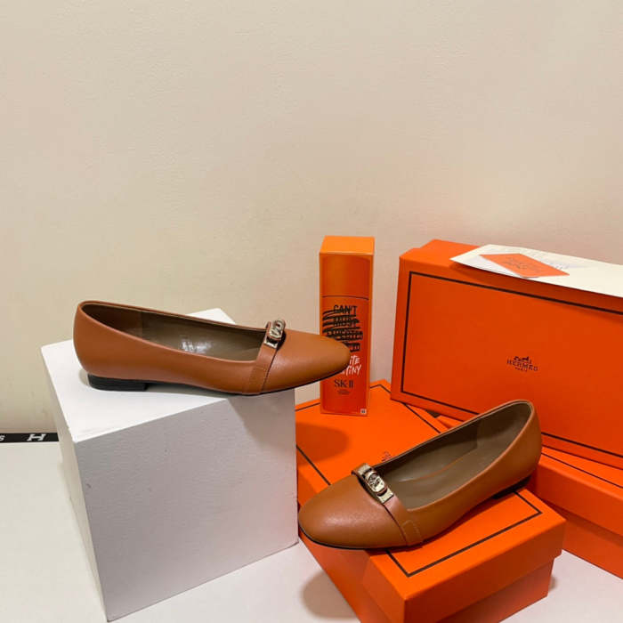 Women flat shoes ,size 35-40 ,with box, SS60-1570-1573