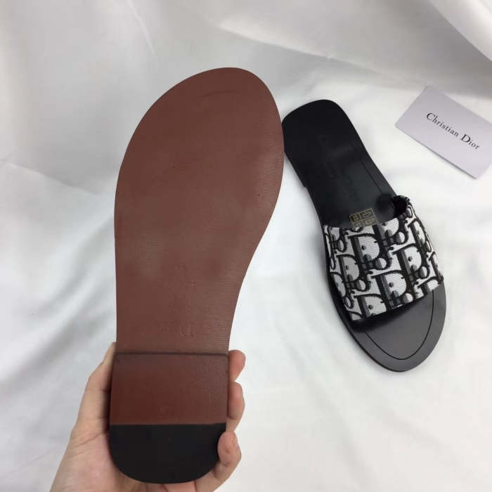 Flat leather sandals slippers , size 34-42 ,with box, SS50-1029-1032