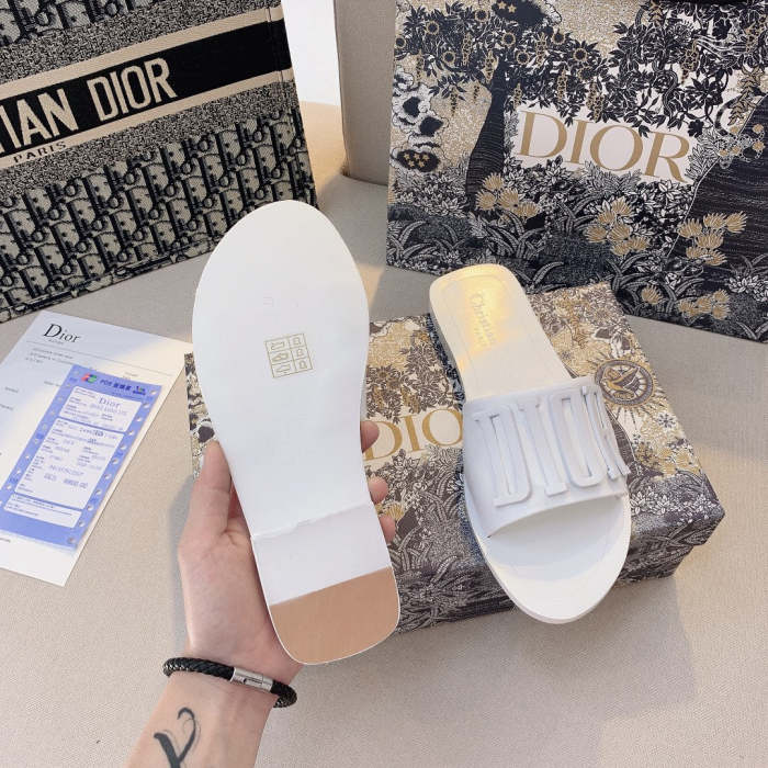 Flat leather sandals slippers , size 34-42 ,with box, SS50-1026