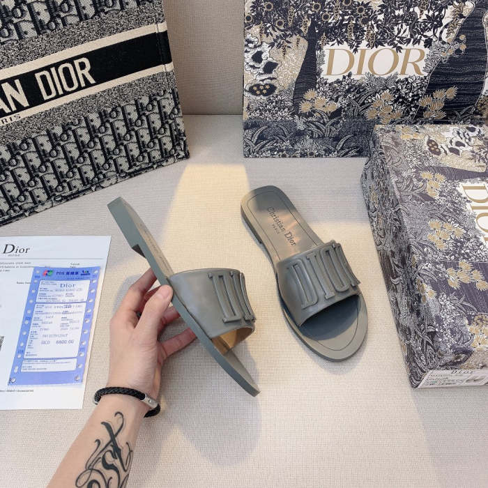 Flat leather sandals slippers , size 34-42 ,with box, SS50-1025