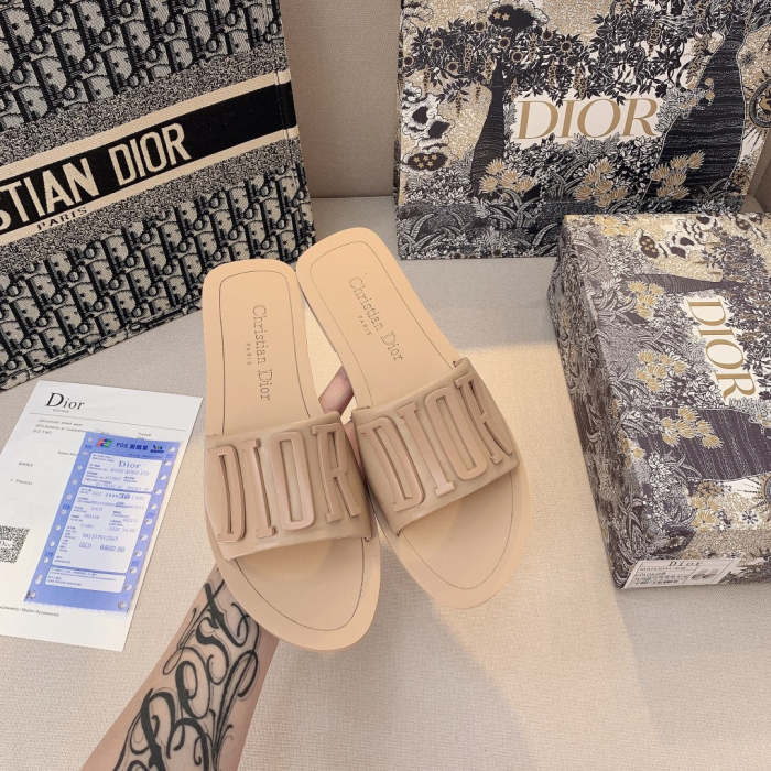 Flat leather sandals slippers , size 34-42 ,with box, SS50-1023