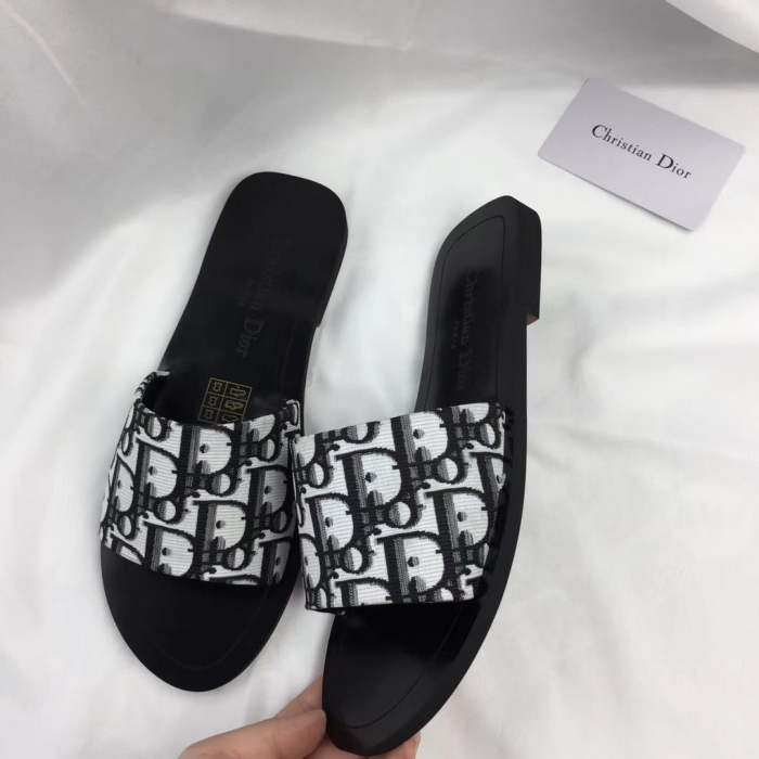 Flat leather sandals slippers , size 34-42 ,with box, SS50-1029-1032