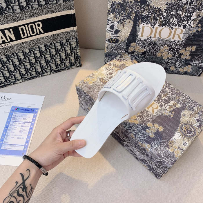 Flat leather sandals slippers , size 34-42 ,with box, SS50-1026