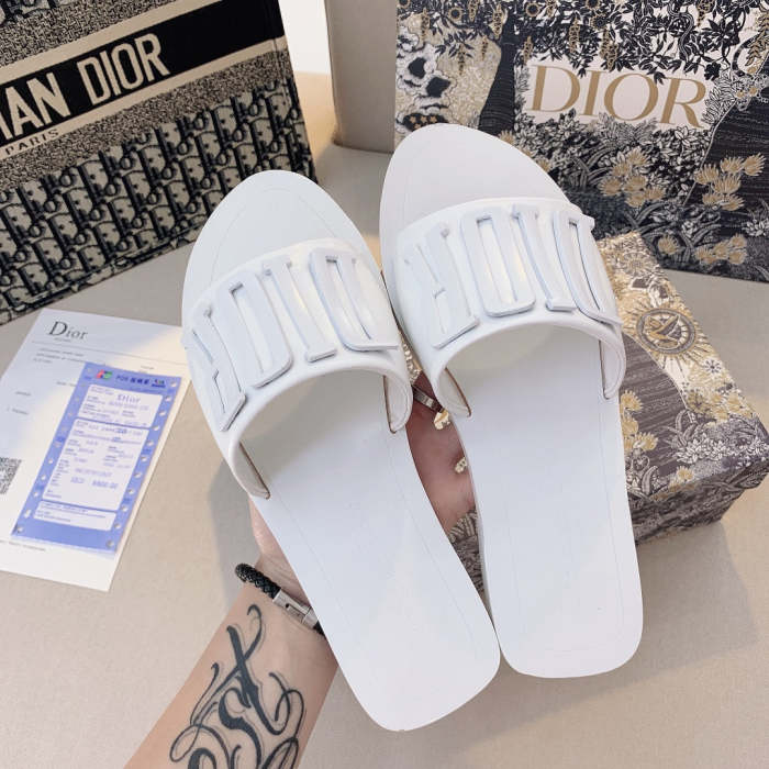 Flat leather sandals slippers , size 34-42 ,with box, SS50-1026