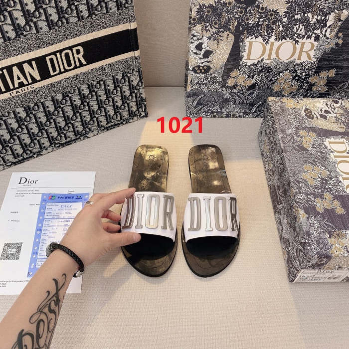 Flat leather sandals slippers , size 34-42 ,with box, SS50-1021