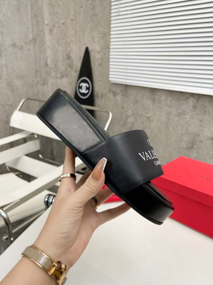 Flat leather sandals slippers , size 35-41 ,with box, SS60-1634-1637