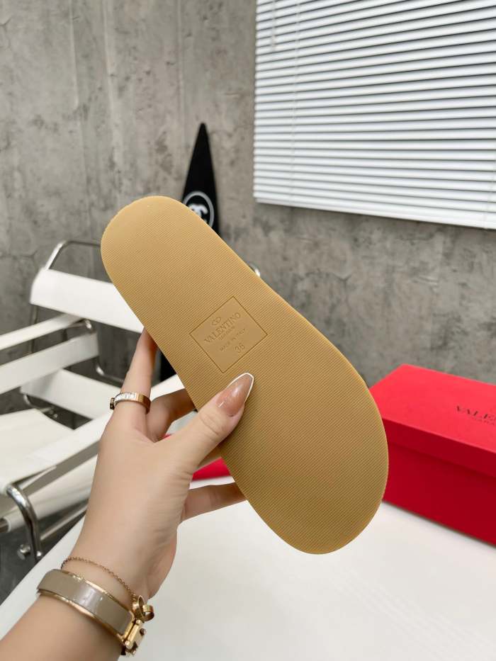 Flat leather sandals slippers , size 35-41 ,with box, SS60-1634-1637