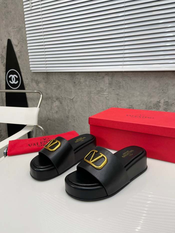 Flat leather sandals slippers , size 35-41 ,with box, SS60-1638-1642