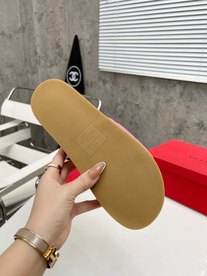 Flat leather sandals slippers , size 35-41 ,with box, SS60-1634-1637