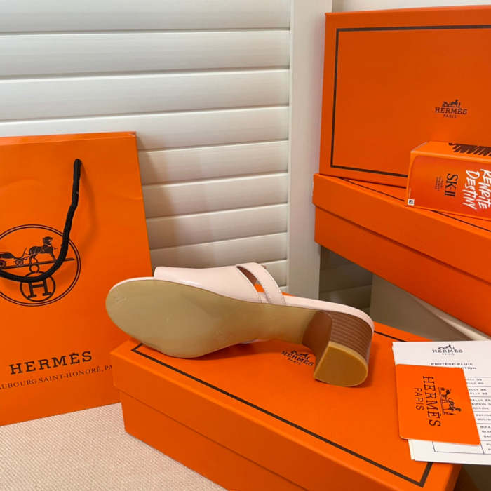 Women leather sandals slippers , size 35-42 ,with box, SS60-1601-1603
