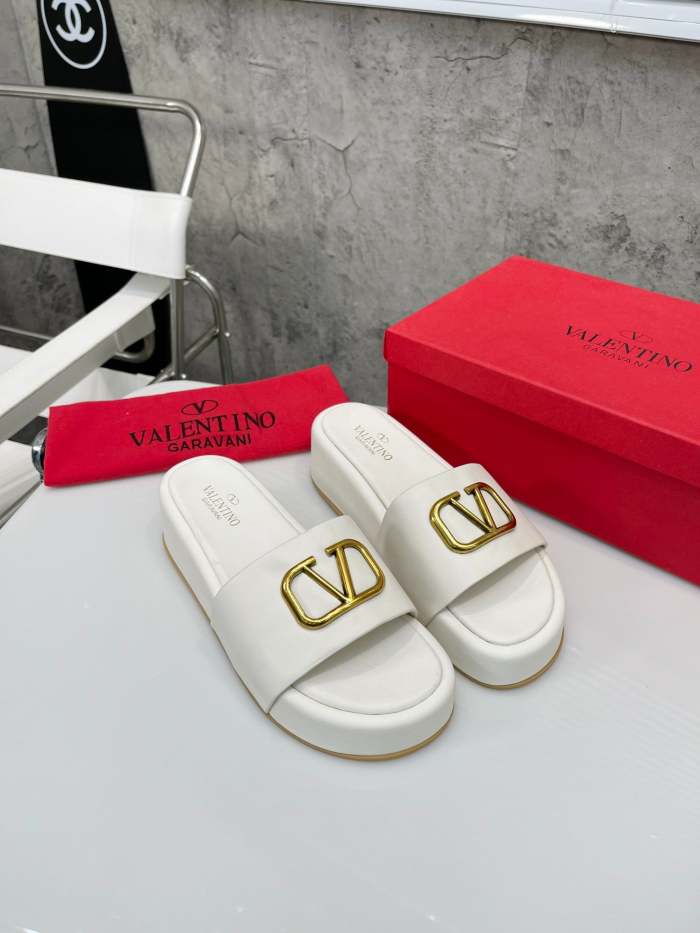 Flat leather sandals slippers , size 35-41 ,with box, SS60-1638-1642
