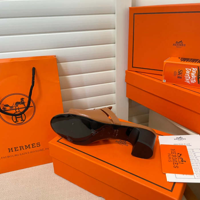 Women leather sandals slippers , size 35-42 ,with box, SS60-1601-1603