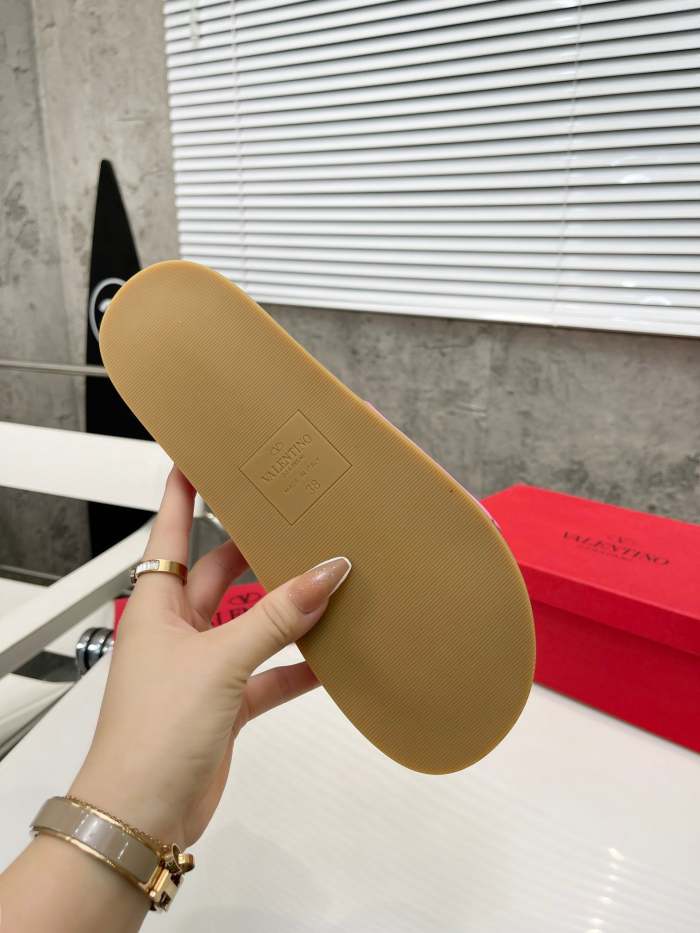 Flat leather sandals slippers , size 35-41 ,with box, SS60-1638-1642