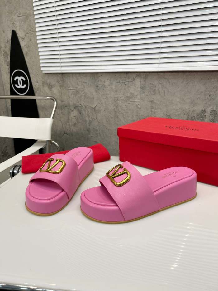 Flat leather sandals slippers , size 35-41 ,with box, SS60-1638-1642