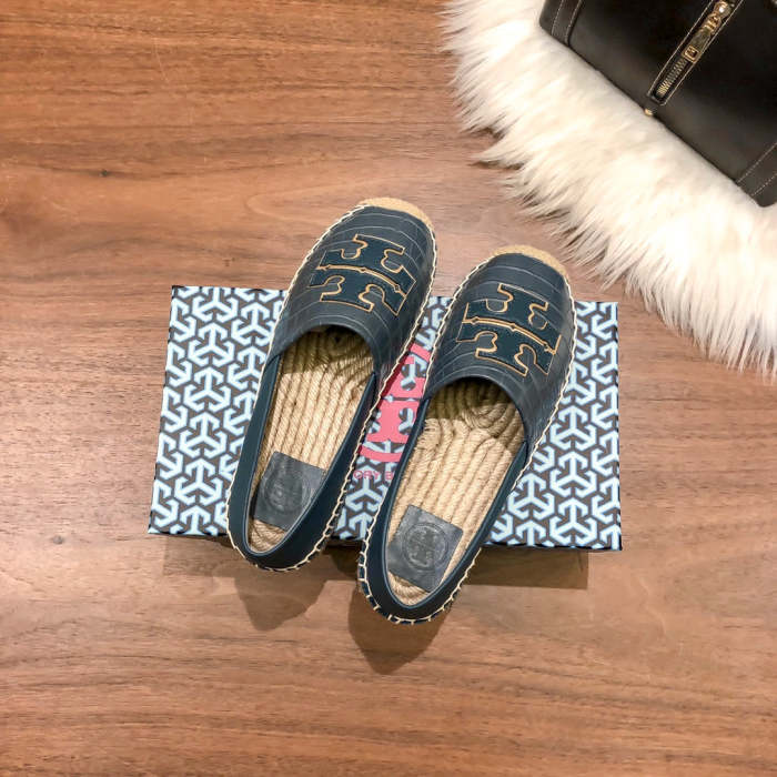 Women flat shoes ,size 35-40 ,with box, SS60-1604-1605
