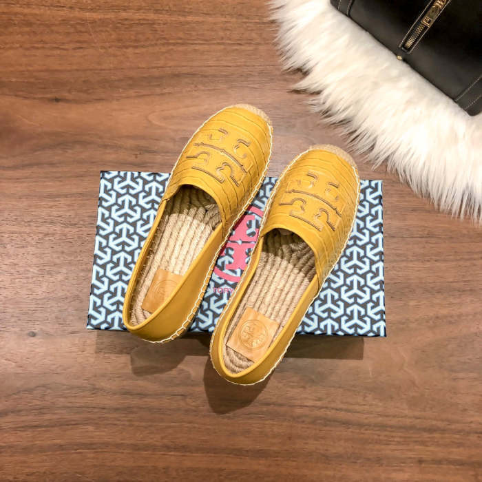 Women flat shoes ,size 35-40 ,with box, SS60-1604-1605