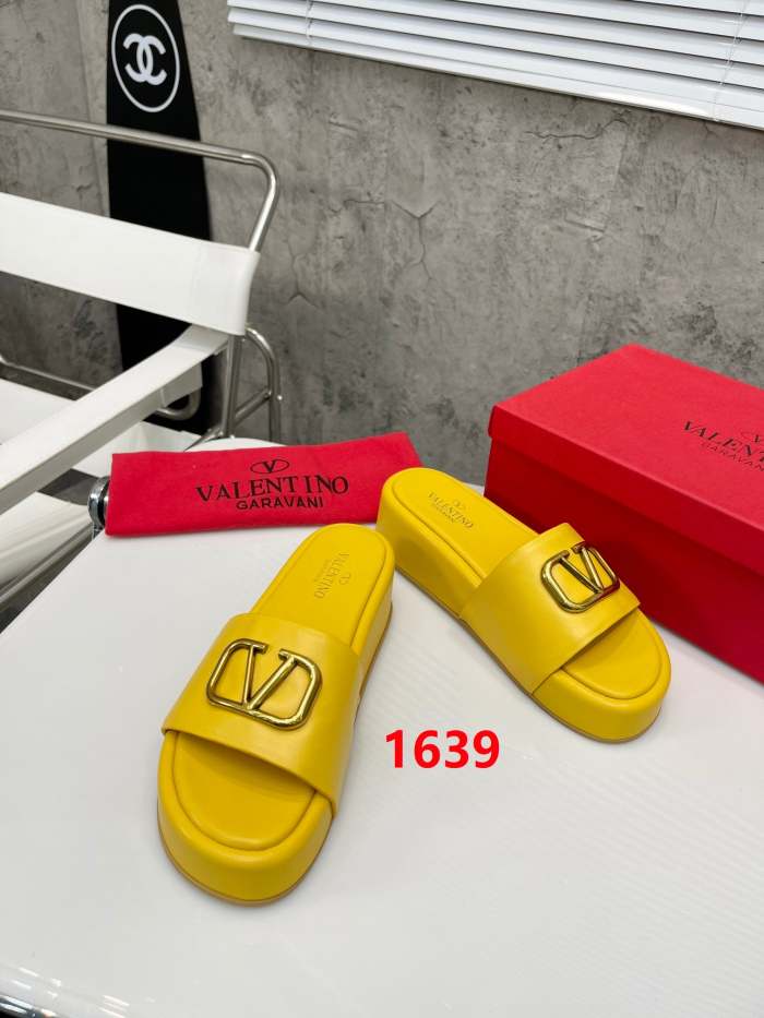 Flat leather sandals slippers , size 35-41 ,with box, SS60-1638-1642