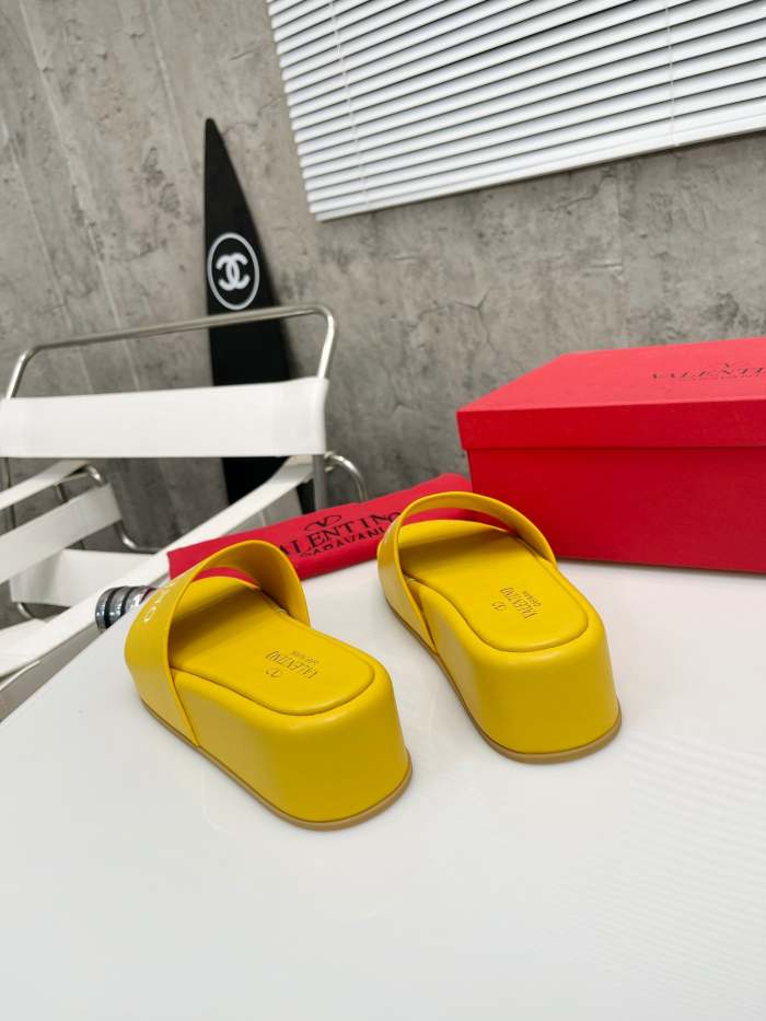 Flat leather sandals slippers , size 35-41 ,with box, SS60-1634-1637
