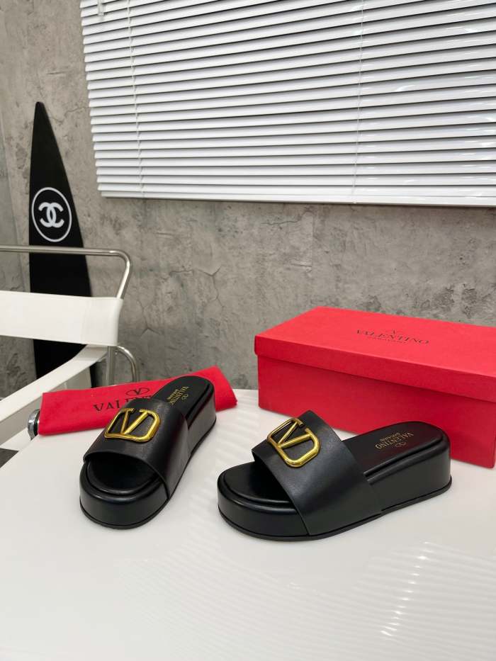 Flat leather sandals slippers , size 35-41 ,with box, SS60-1638-1642