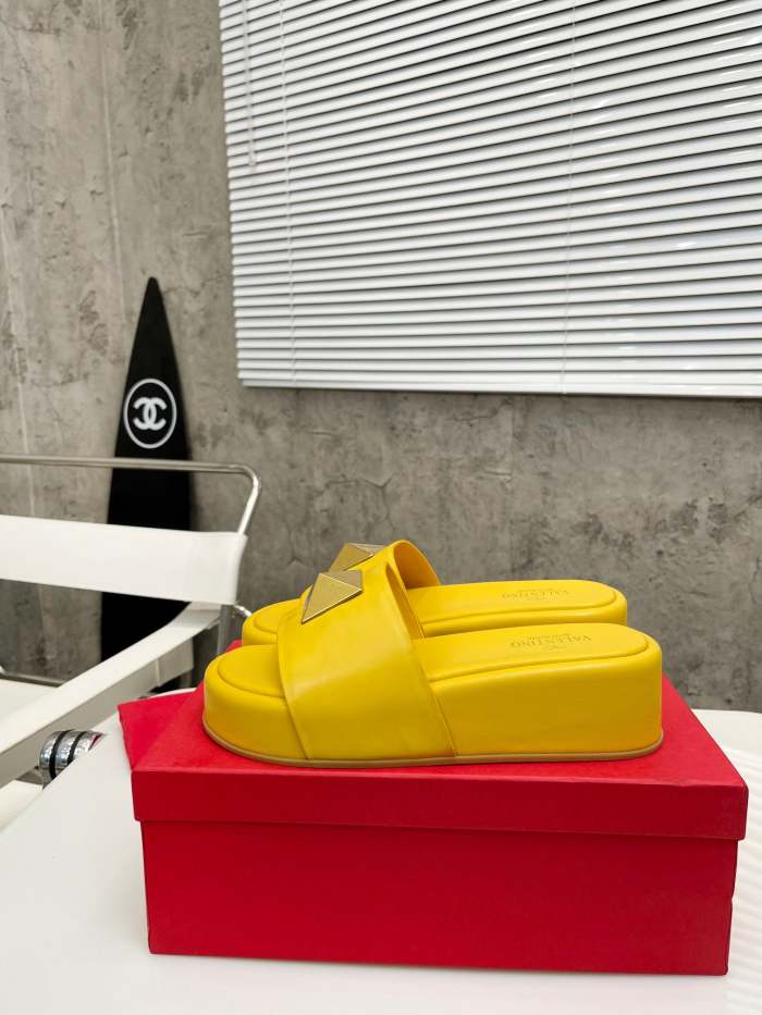 Flat leather sandals slippers , size 35-41 ,with box, SS60-1630-1633
