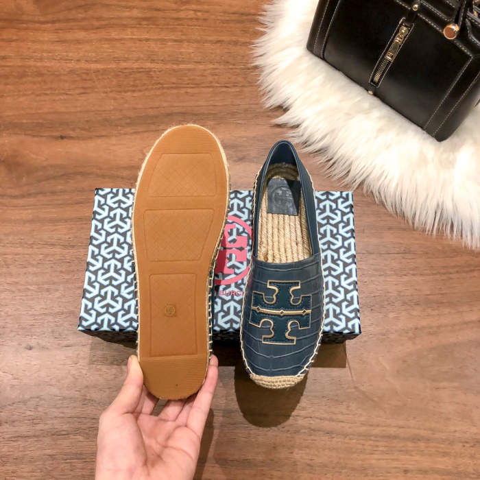 Women flat shoes ,size 35-40 ,with box, SS60-1604-1605