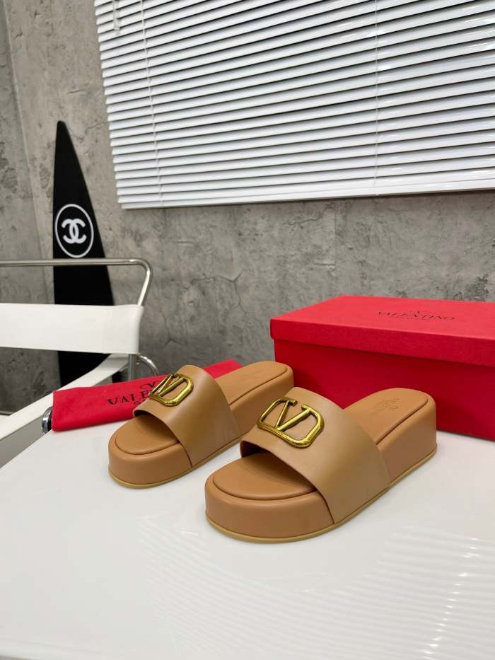 Flat leather sandals slippers , size 35-41 ,with box, SS60-1638-1642
