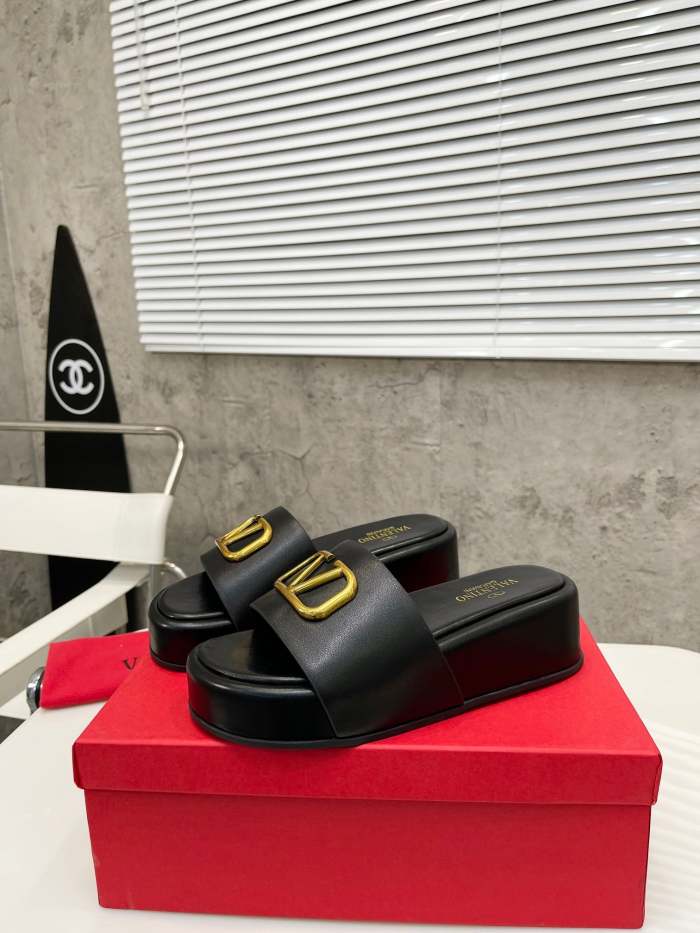 Flat leather sandals slippers , size 35-41 ,with box, SS60-1638-1642