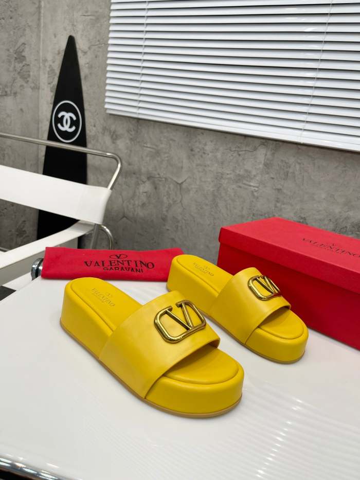 Flat leather sandals slippers , size 35-41 ,with box, SS60-1638-1642