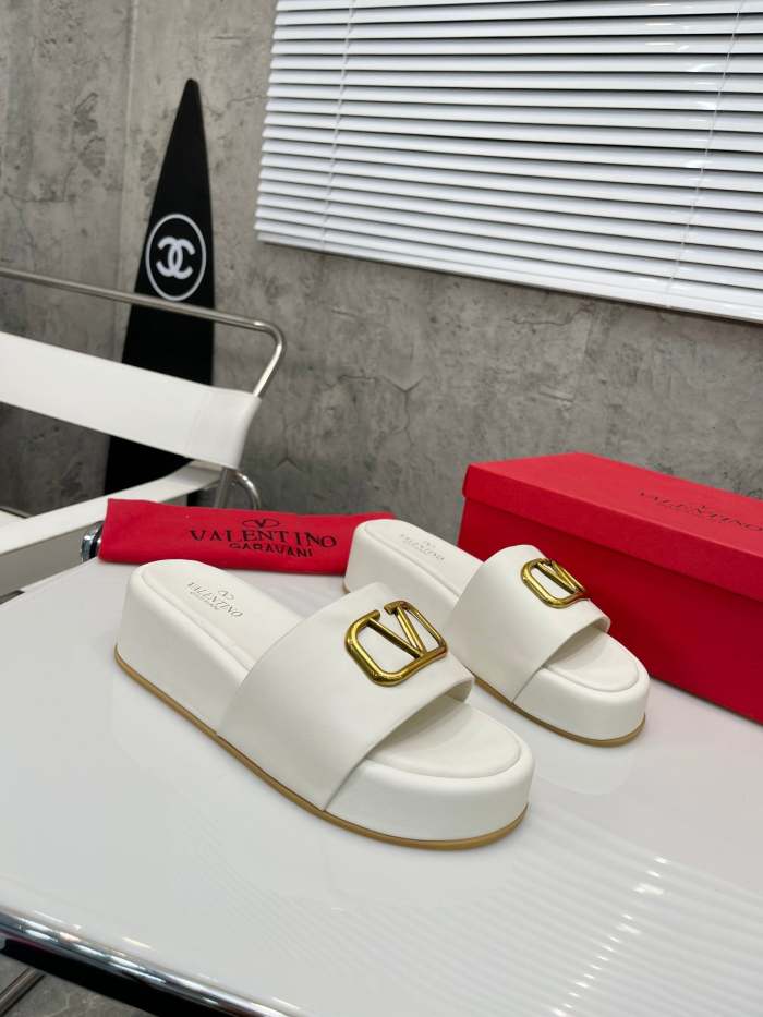 Flat leather sandals slippers , size 35-41 ,with box, SS60-1638-1642