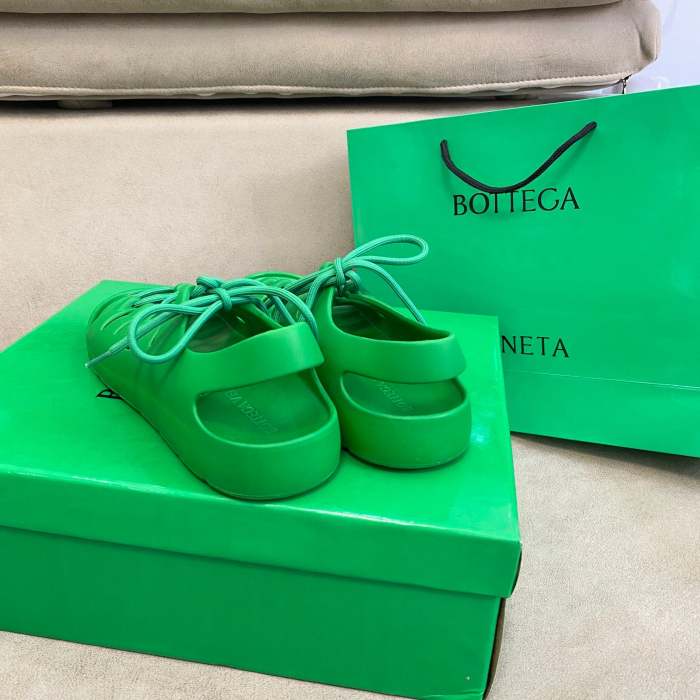 Flat leather sandals slippers , size 35-39, SS60-1807-1811