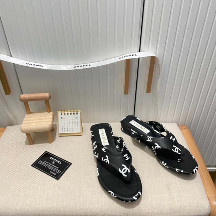 Flat leather sandals slippers , size 35-40, SS60-1826-1831