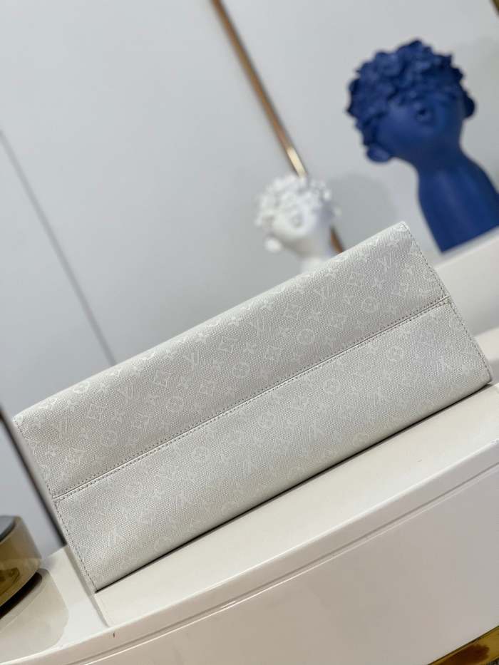 Waterproof canvas bag ,AAAAA ,size 41*34*17cm ,no box, B130-21