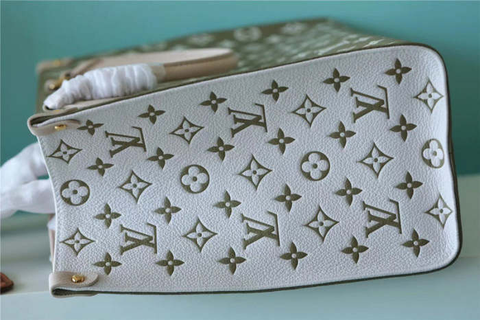 Leather bag ,AAAAA ,size 34*26*13cm,no box, B110-104