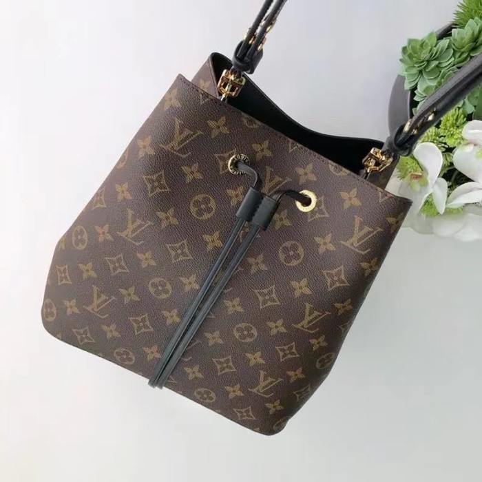 Leather bag ,AAAAA , size 26*26*17cm ,no box, B110-107
