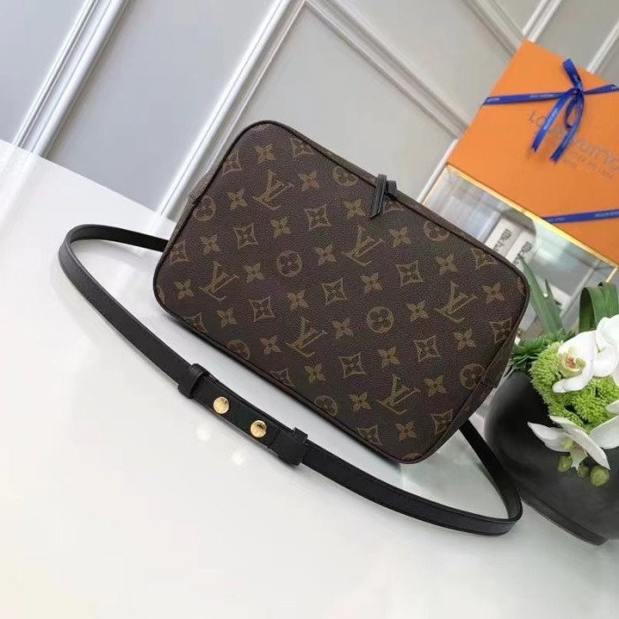 Leather bag ,AAAAA , size 26*26*17cm ,no box, B110-107