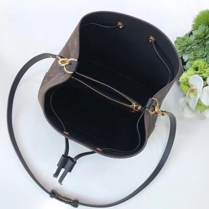 Leather bag ,AAAAA , size 26*26*17cm ,no box, B110-107